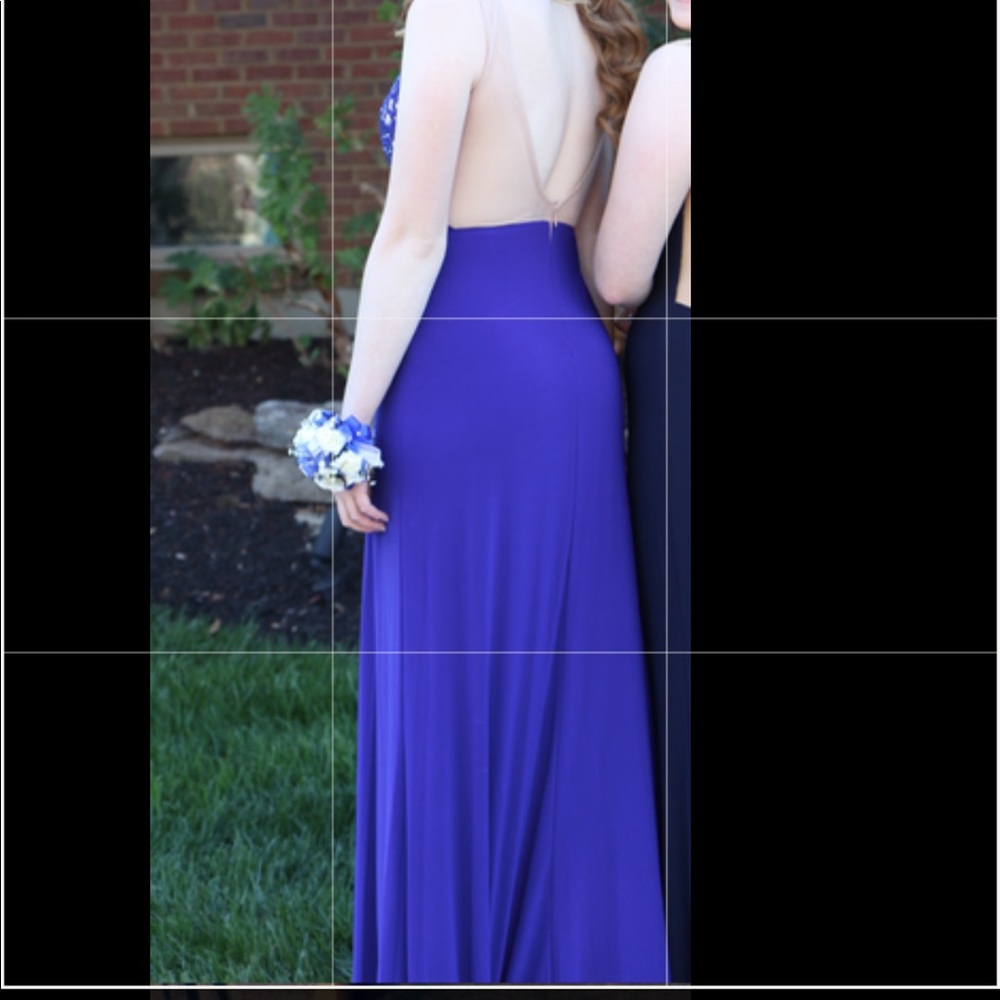 Stunning Prom / Formal Dress - Picture 2 of 7